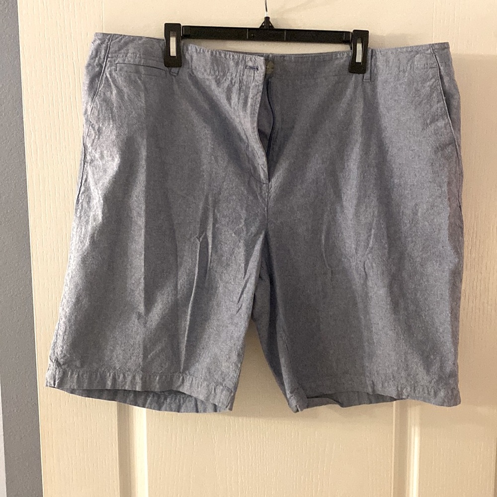 Talbots Woman Bermuda shorts. Size 22W. Excellent condition.
